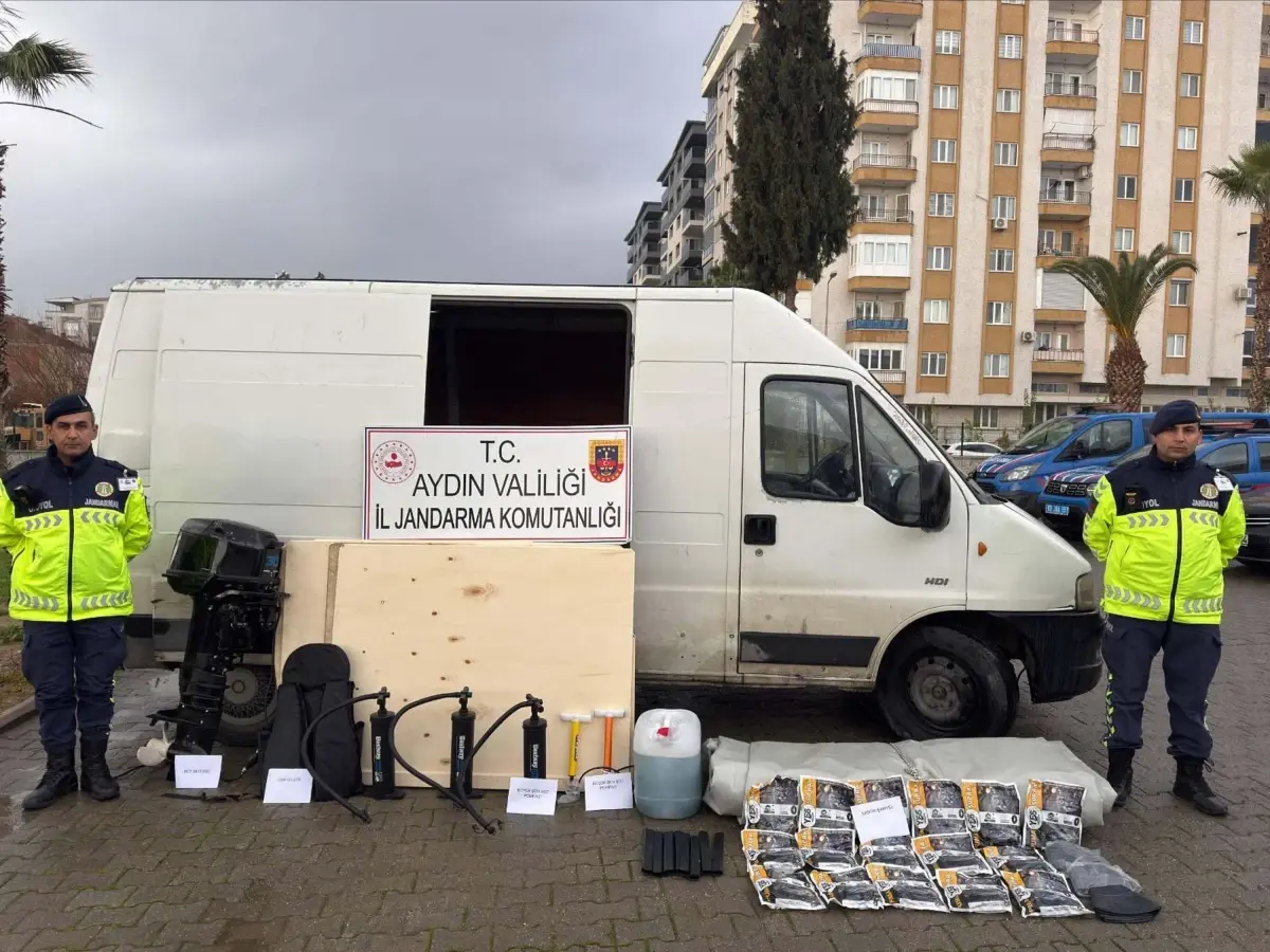 Aydın’da 27 Kaçak Göçmen Minibüste Yakalandı: Organizatör İzmir’de Tutuklandı