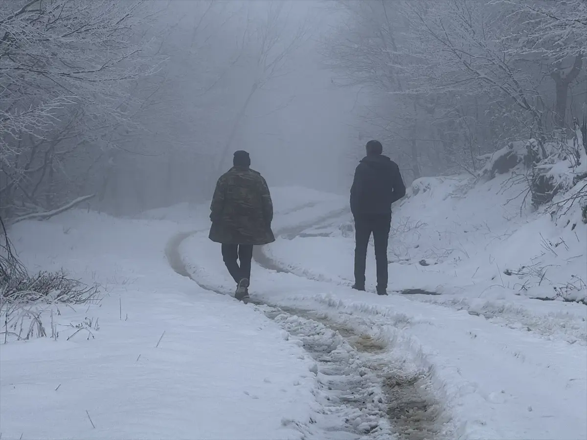 Tekirdağ’ın Yüksek Kesimlerinde Yoğun Sis Görüş Mesafesini 30 Metreye Düşürdü