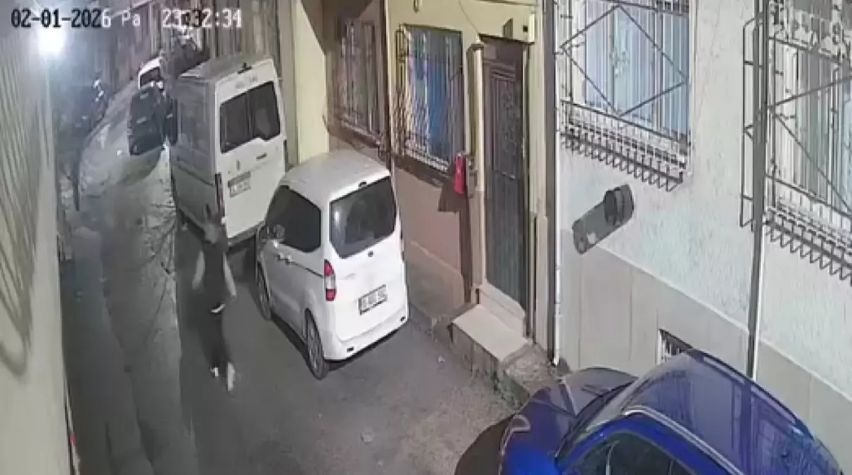 Bursa’da Genç, Düşen Bayrağı Doğal Gaz Borusuna Asarak Dikkat Çekti