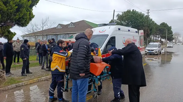 Kız çocuğu ailesiyle birlikte