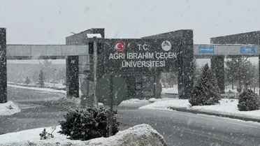 Buzlu yol görüntüsü