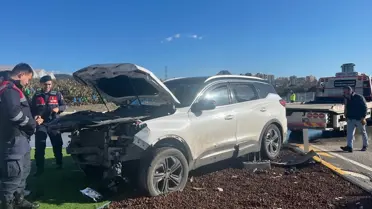 Alanya'da İki Araç Çarpıştı: 3 Kişi Yaralı