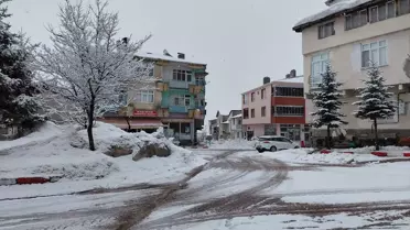 Yoğun kar birikimi ve temizleme ekipleri