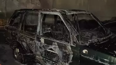 Yanmış araçların kalıntıları