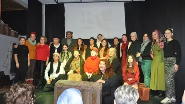 Mübadil Öyküleri Tiyatro Oyunu Sahne Arkası