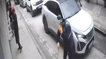 Düşen reklam tabelası ve olay yeri