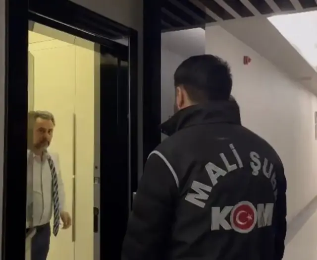 Meclis üyeleri tartışma sırasında