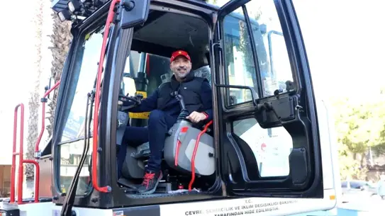 Söke Belediyesi, Çevre Bakanlığı'ndan 15 Tonluk Ekskavatör Hibesini Envantere Ekledi