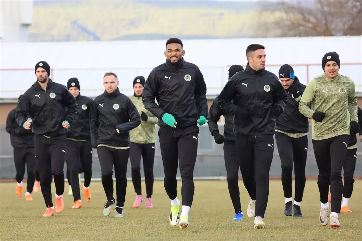 Alanyaspor, Ziraat Türkiye Kupası’nda Boluspor Maçına Tam Donanımlı Çıktı