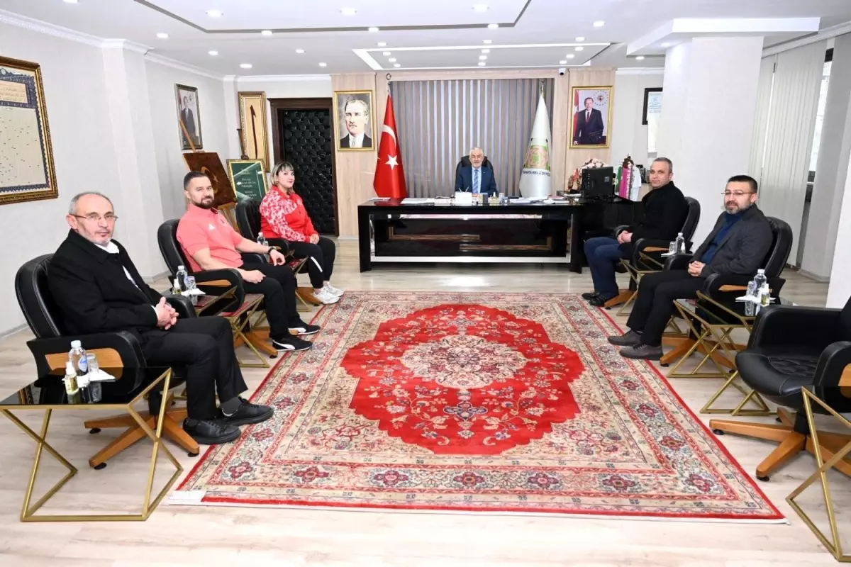 Fatmagül Çevik, 86 kg’da 223 kg Kaldırarak Türkiye Halter Şampiyonu Oldu