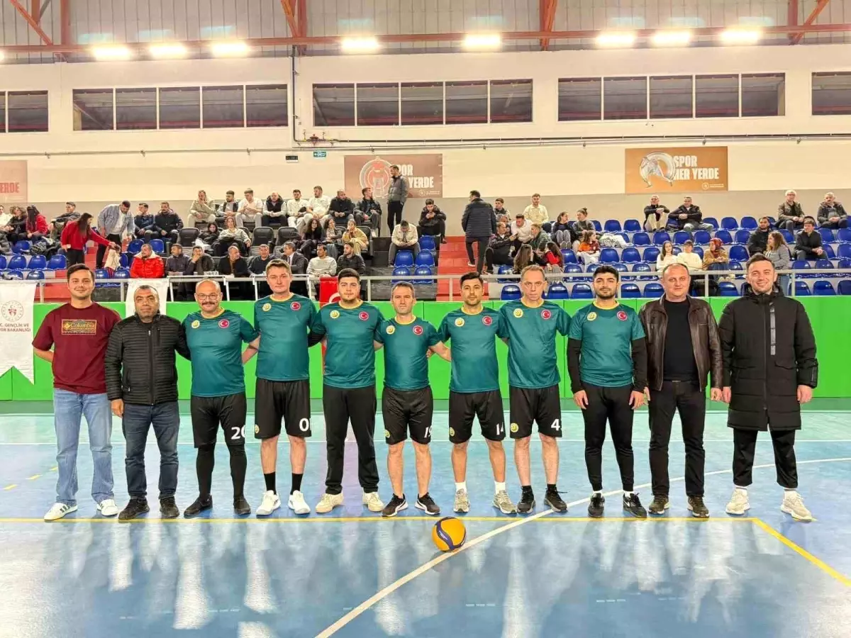 Bayındır’da Kamu Kurumları Arasında Voleybol Şenliği Coşkuyla Açıldı