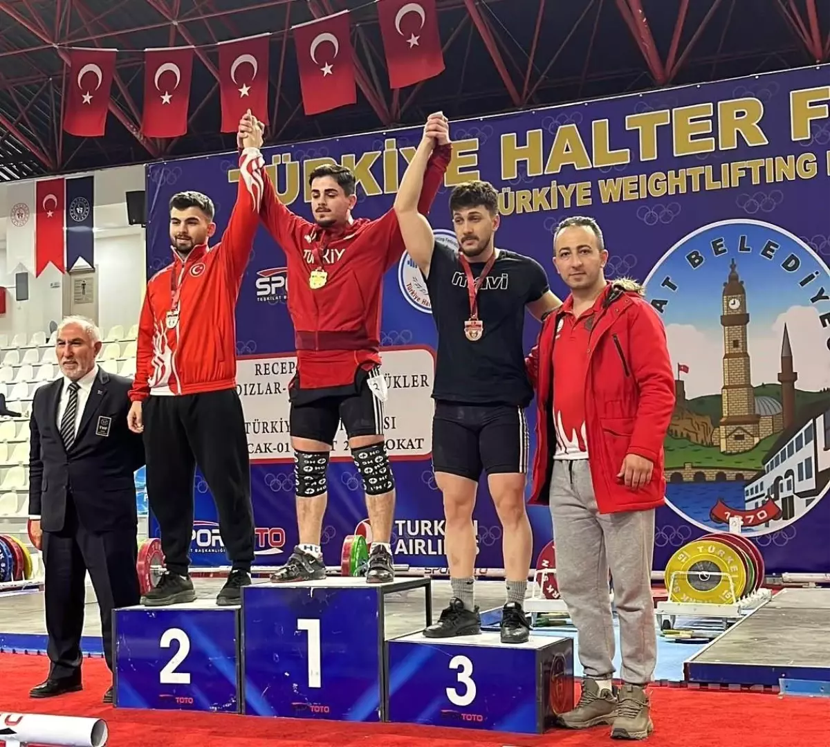 Erzincanlı Halterci İbrahim Özbay, Tokat Şampiyonası'nda Bronz Madalya Kazandı