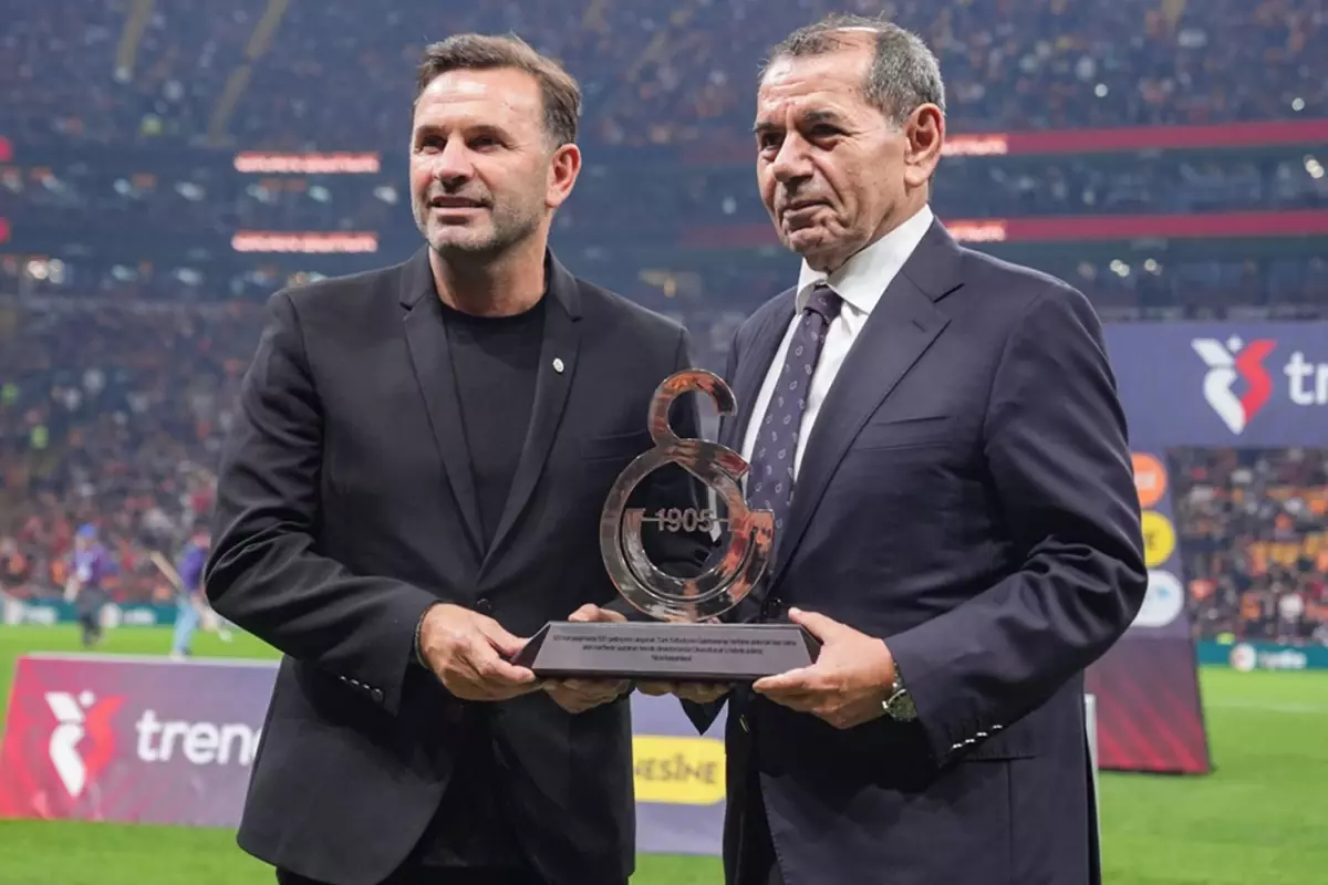 Galatasaray taraftarları protesto ediyor