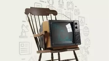 Sentetik Medya kitabının raflardaki fotoğrafı