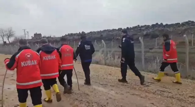 Arama ekipleri gölde çalışıyor