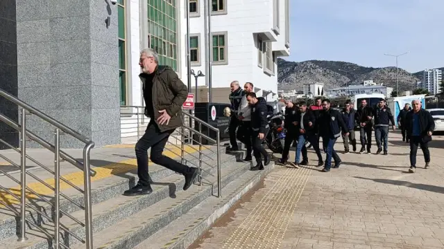 Gözaltına alınan şüpheliler