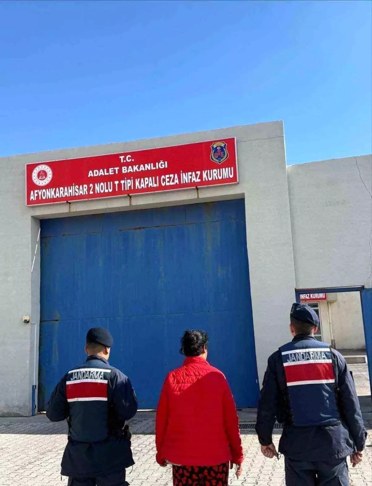 Afyonkarahisar Çay’da Jandarma Operasyonu: 20 Yıl 9 Ay Hapisli Şüpheli Yakalandı