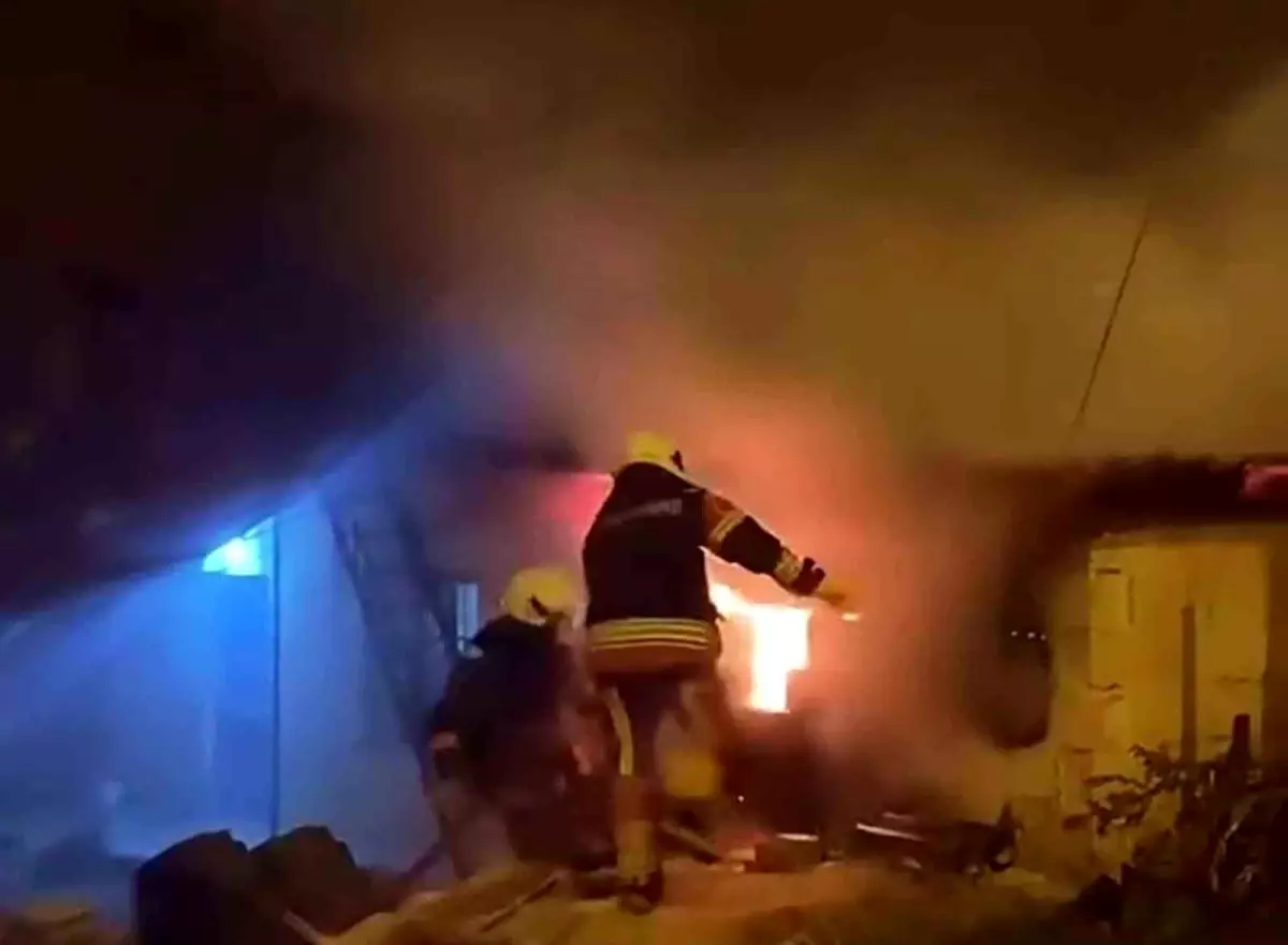 Mersin Mut’ta Ev Ambarı Yangını Hızla Kontrol Altına Alındı