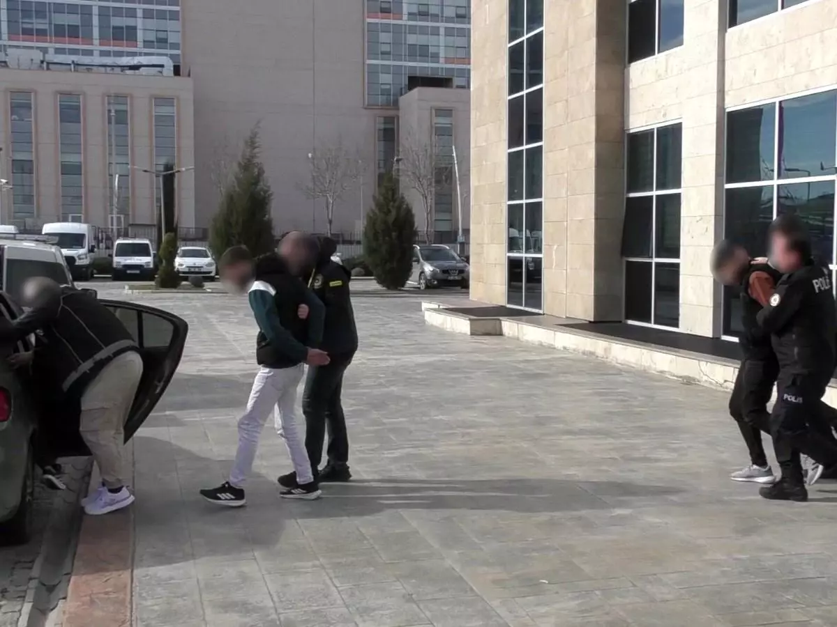 Uşak'ta Büyük Uyuşturucu Operasyonu: 3 Kişi Tutuklandı, 3 Gözaltı