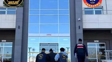 Kemer'de 16 Yıllık Hapis Cezalı Firari Hükümlü Jandarma Tarafından Yakalandı