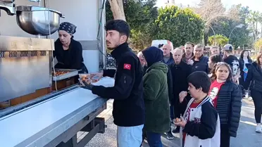 Manavgat’ta Kadir Akbulut Anısına Düzenlenen Lokma Dağıtımı