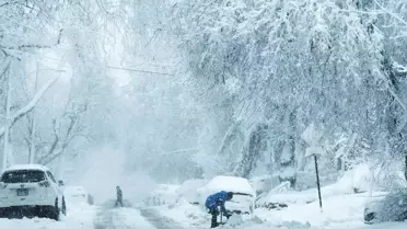 New York'ta Şiddetli Kar Fırtınası ve Dondurucu Soğuk 13 Hayatı Alırken