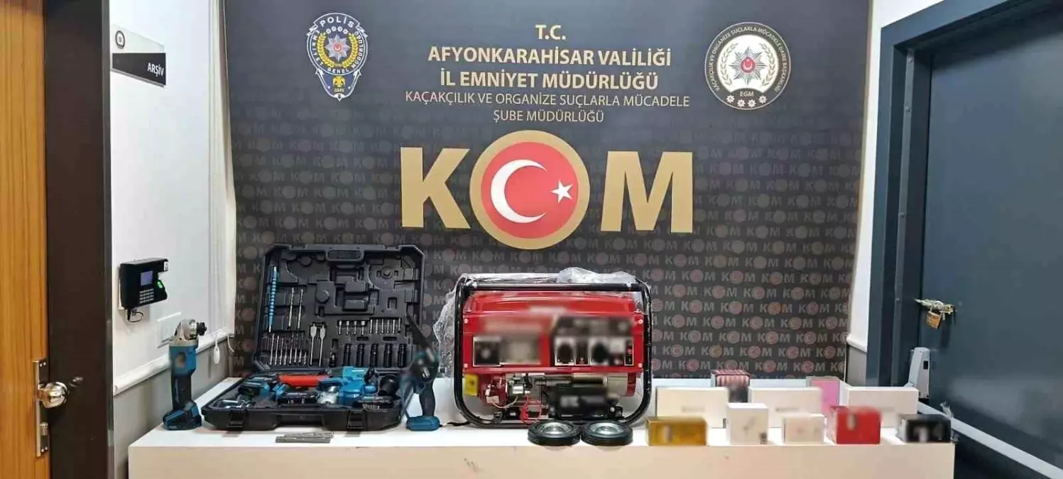 Afyonkarahisar’da Polis, Kaçak Parfüm ve Elektronik Eşyaları Ele Geçirdi