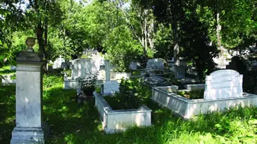 Almanya’da Cenaze Görevlisi, Ölülerden Çıkarılan Altın Diş ve Değerli Eşyalarla Lüks Yaşam Sürdürüyor