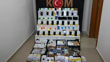 Kırşehir'de Kaçak Telefon Parçaları Operasyonu: 1.042 Ekran ve 287 Batarya Ele Geçirildi