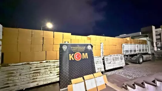 Tırdaki boş makaron paketleri