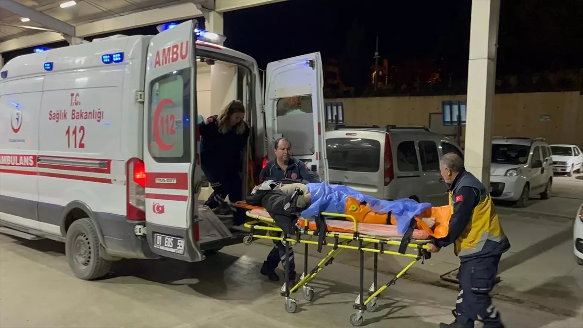 Kozan'da iki araç çarpıştı: 2 yaralı hastaneye kaldırıldı