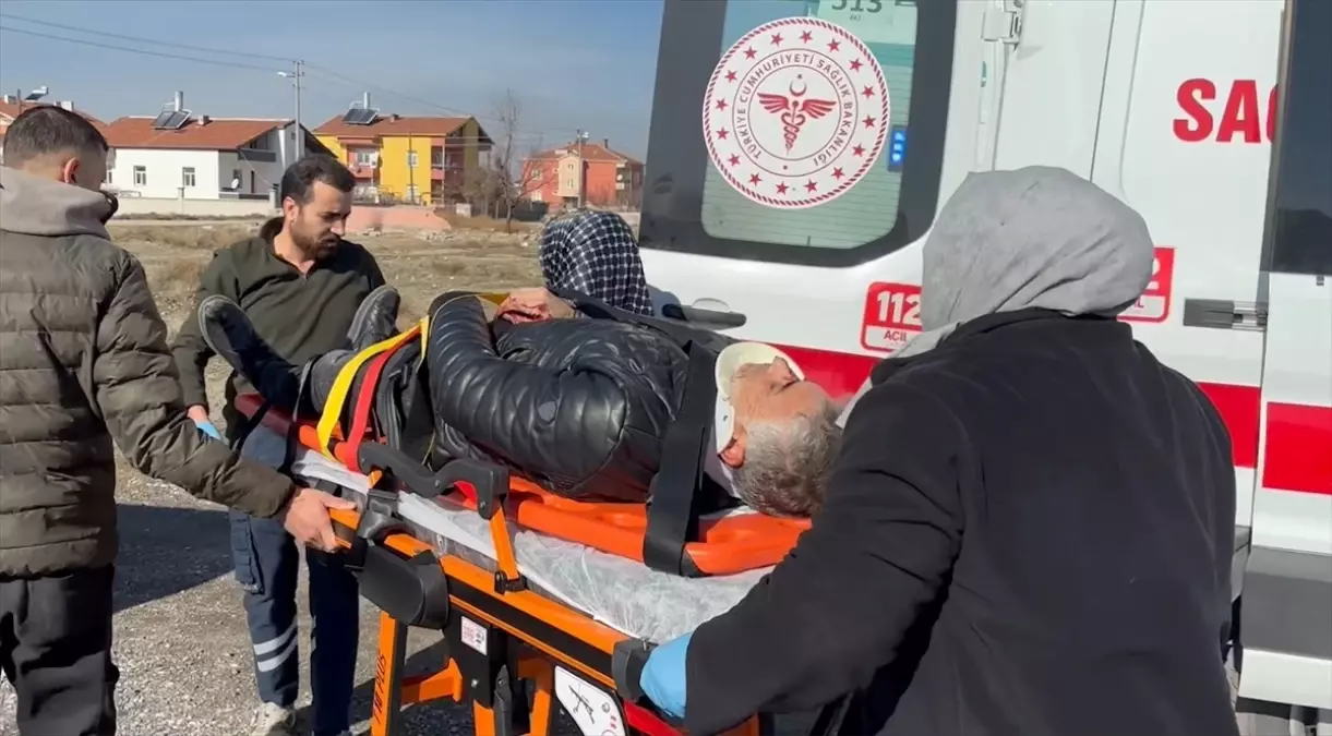 Aksaray’da Çalışan Yüksekten Düşerek Yaralandı, Sağlık Ekipleri Olay Yerine Sevk Edildi