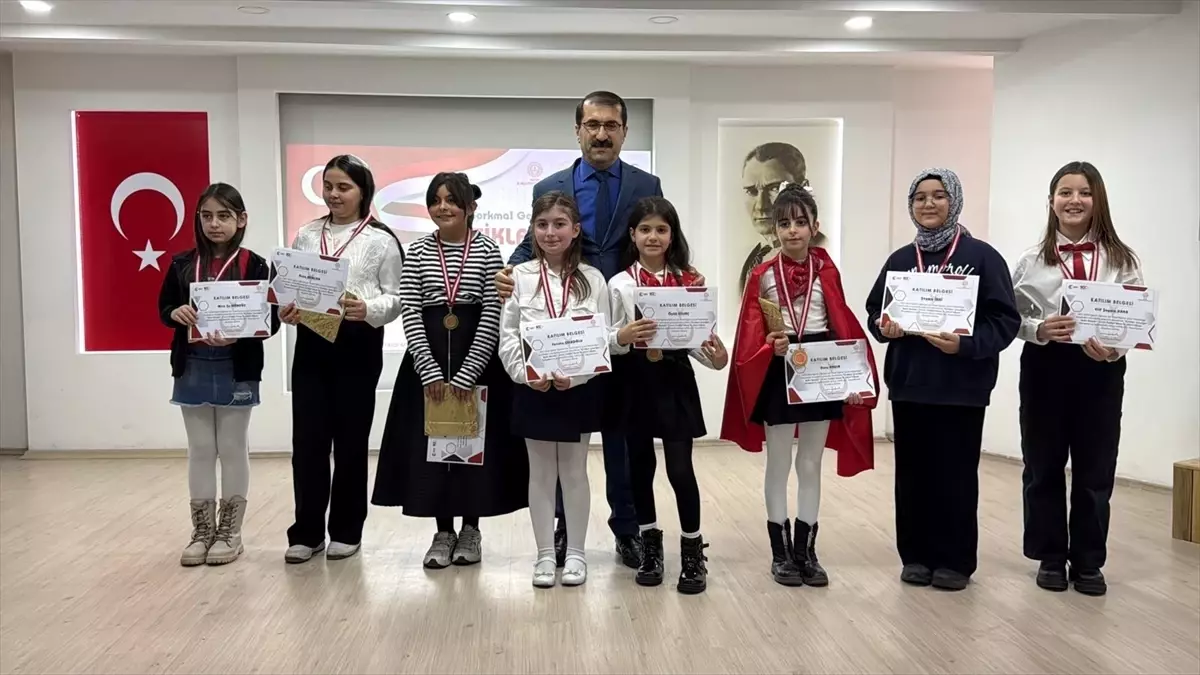 Artvin’de Ortaokul Öğrencileri İstiklal Marşı Okuma Yarışması Coştu