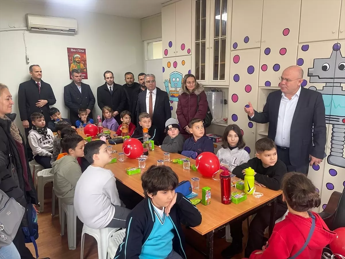 Edirne'de 14 Yaş Altı Kızlar Basketbol Bölge Şampiyonası Mimar Sinan Spor Salonu'nda Açıldı