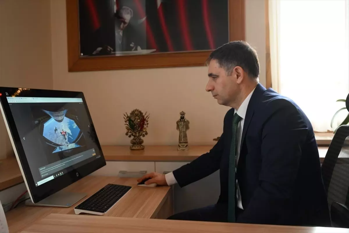 Edirne Bölge Müdürü Ahmet Saraç, AA’nın Yılın Kareleri Oylamasında Seçkin Fotoğrafları Belirledi