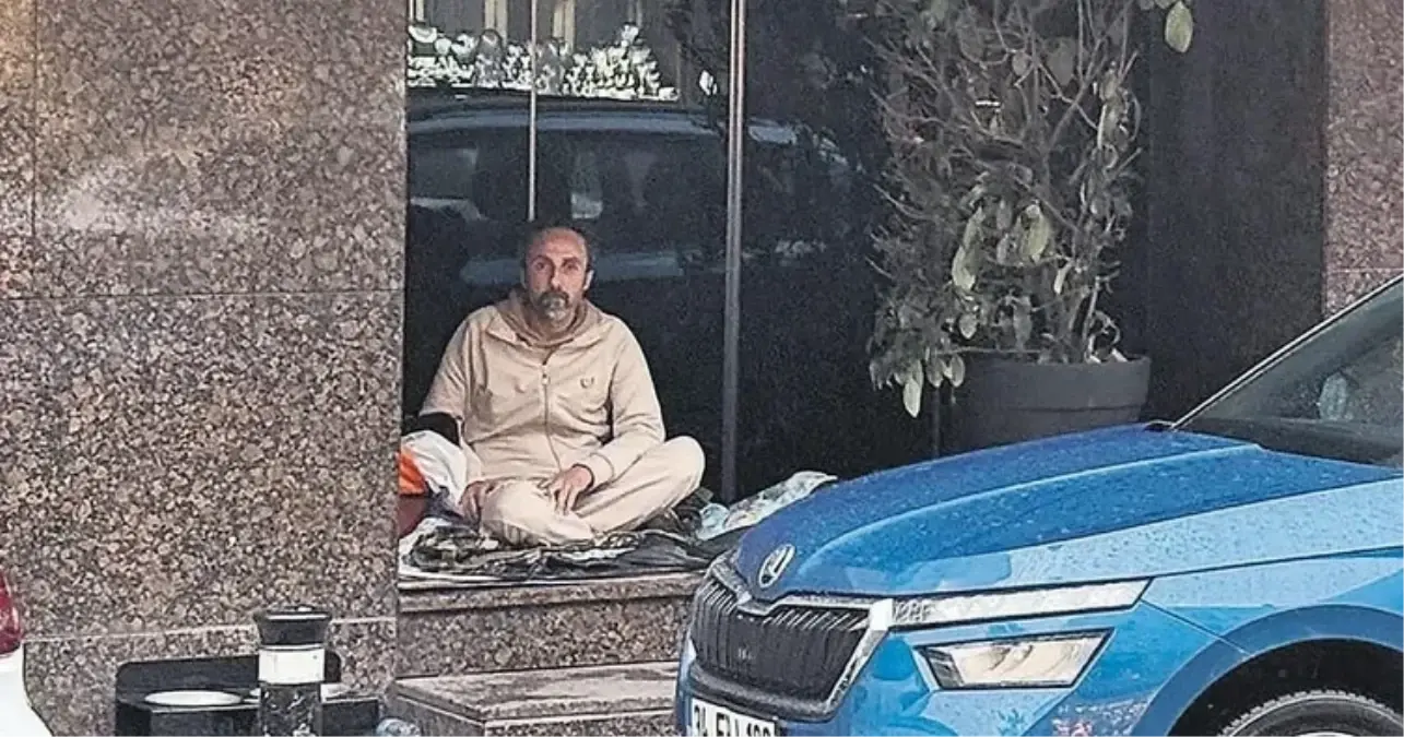 Bebek Otel'in Kapısı: Bir Zamanlar Ünlülerin Buluşma Noktası Şimdi 'Evsiz Mehmet'le Dolu