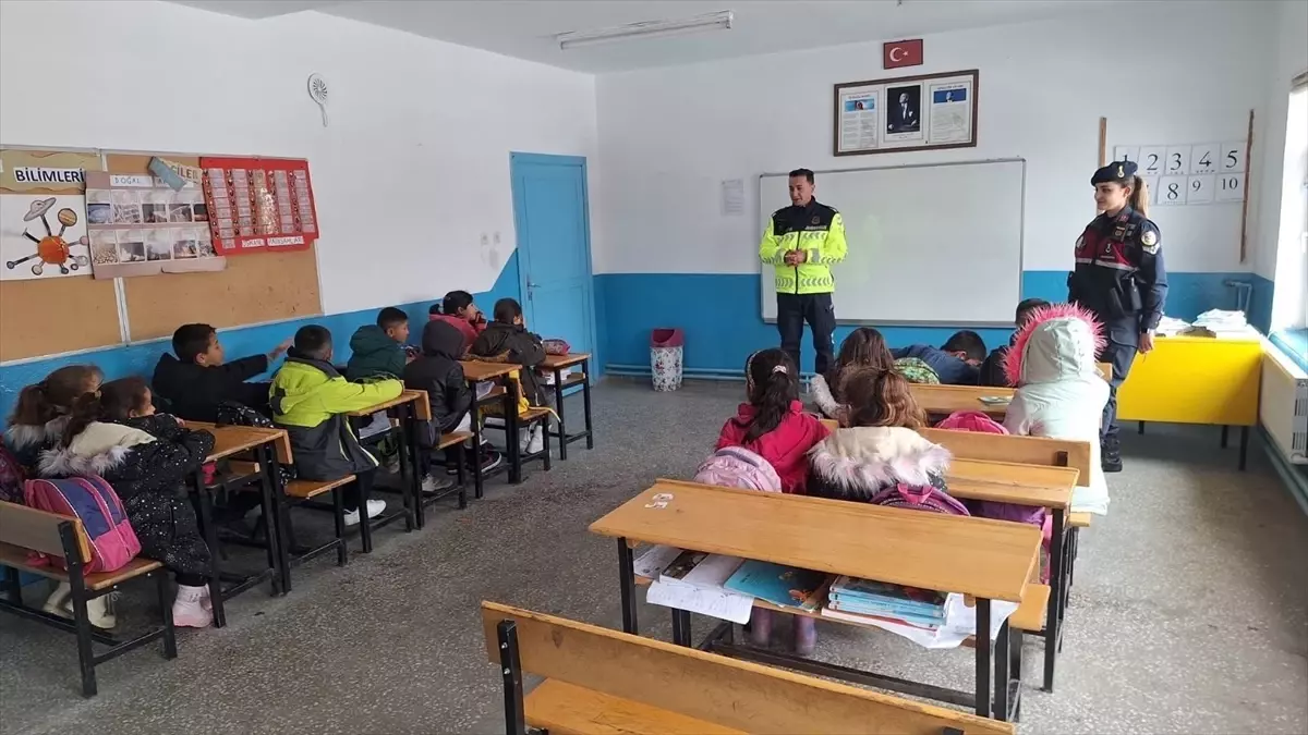 Yozgat'ta Jandarma, Çayıralan Öğrencilerine Trafik Bilinci Kazandırdı
