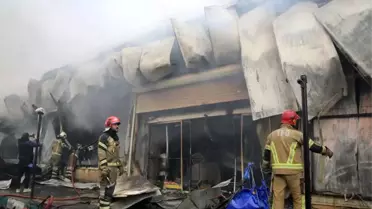 Tahran Çarşısında Şiddetli Yangın: İtfaiye Ekipleri Olay Yerinde