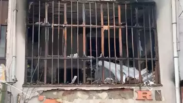 İtfaiye ekiplerinin yangına müdahalesi