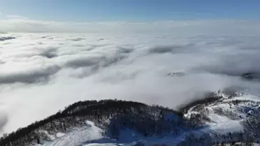 Handüzü Yaylası'nda bulutların arasında kar manzarası
