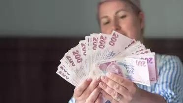 Emeklilere 20 Bin Lira Minimum Maaş ve Yılbaşı Zammı Ödemeleri Hesaplara Aktarıldı