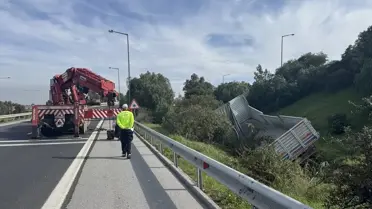 Devrilen kamyonun ana fotoğrafı