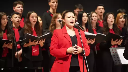 Edirne'de Gençlerin Sahne Aldığı ‘Kim Var?’ Müzikal Tiyatrosu Coşkuyla İzleyicileri Büyüledi