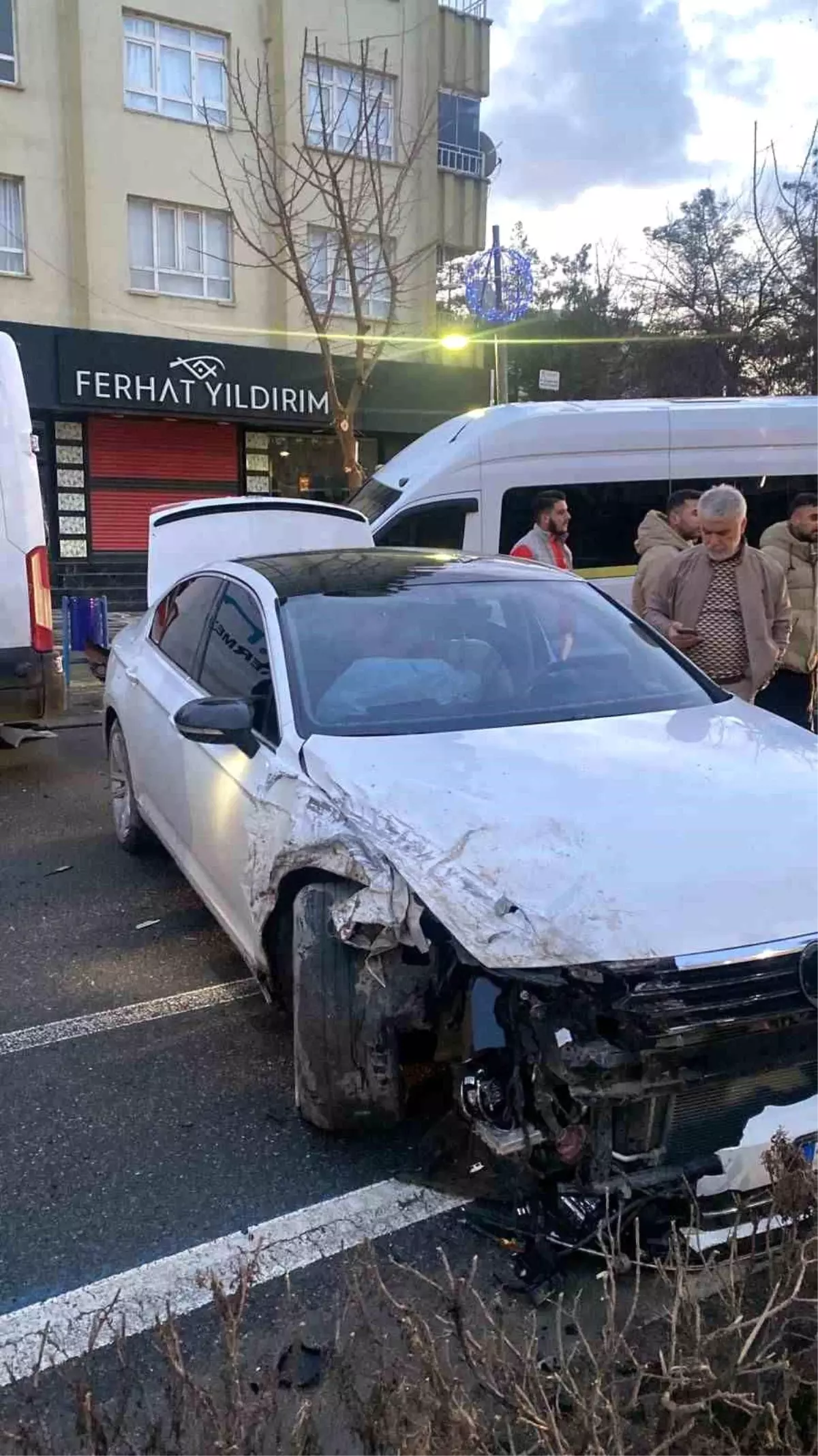 Batman’da Minibüs ve Otomobil Çarpıştı: 1 Yaralı