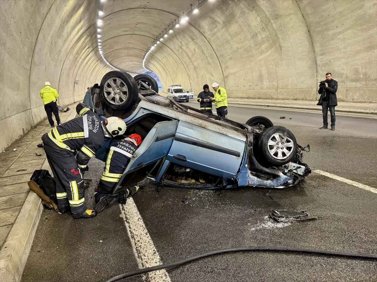 Trabzon Tünelinde Araç Devrildi, Yangın Çıktı: Sürücü Hastaneye Kaldırıldı