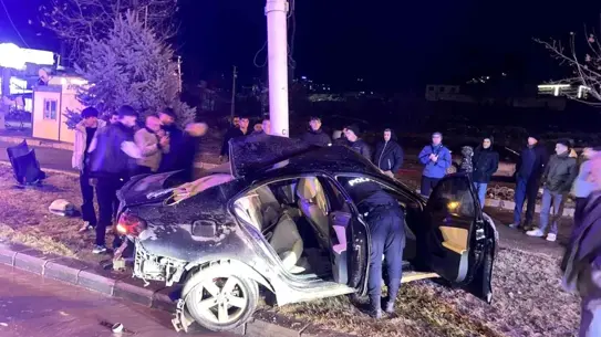 Malatya’da Kontrolden Çıkan Araç Trambüs Direğine Çarptı: Sürücü Ağır Yaralı