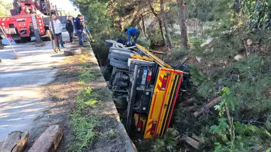 Bodrum’da Vinç Kazası: Sürücü Yaralı, Araç Güvende