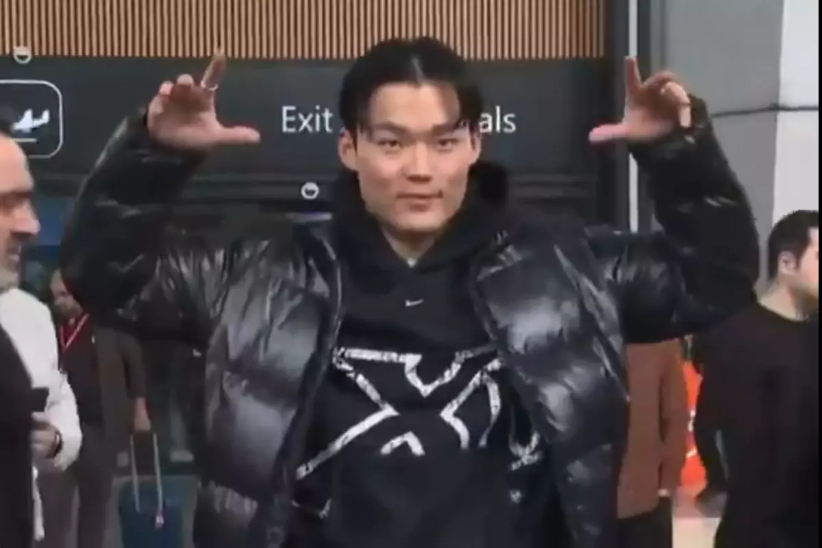 Beşiktaş yeni transferi Hyeon-gyu Oh İstanbul Havalimanı'nda karşılanıyor