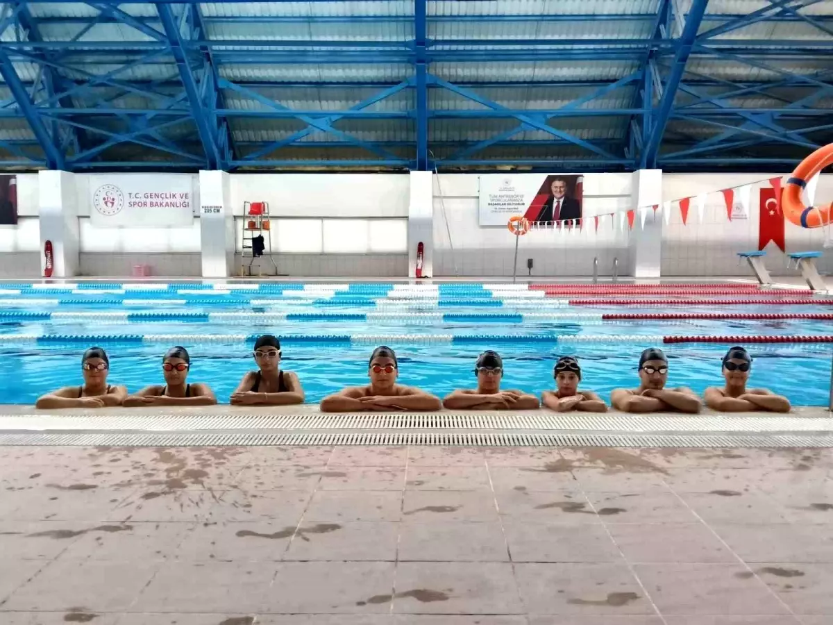 Bilecik’te Genç Yüzücüler Antrenmanlarına Devam Ediyor