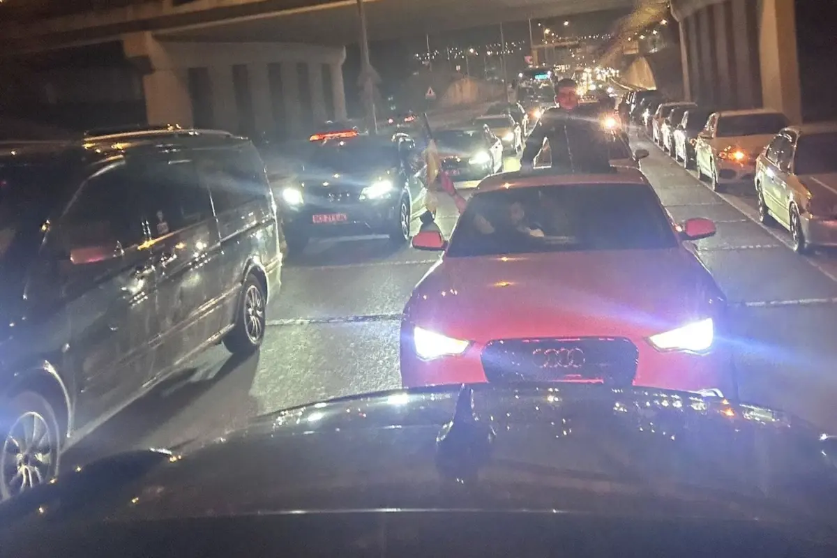 Fenerbahçe taraftarları Sabiha Gökçen Havalimanı'nda Kanté'yi karşılıyor